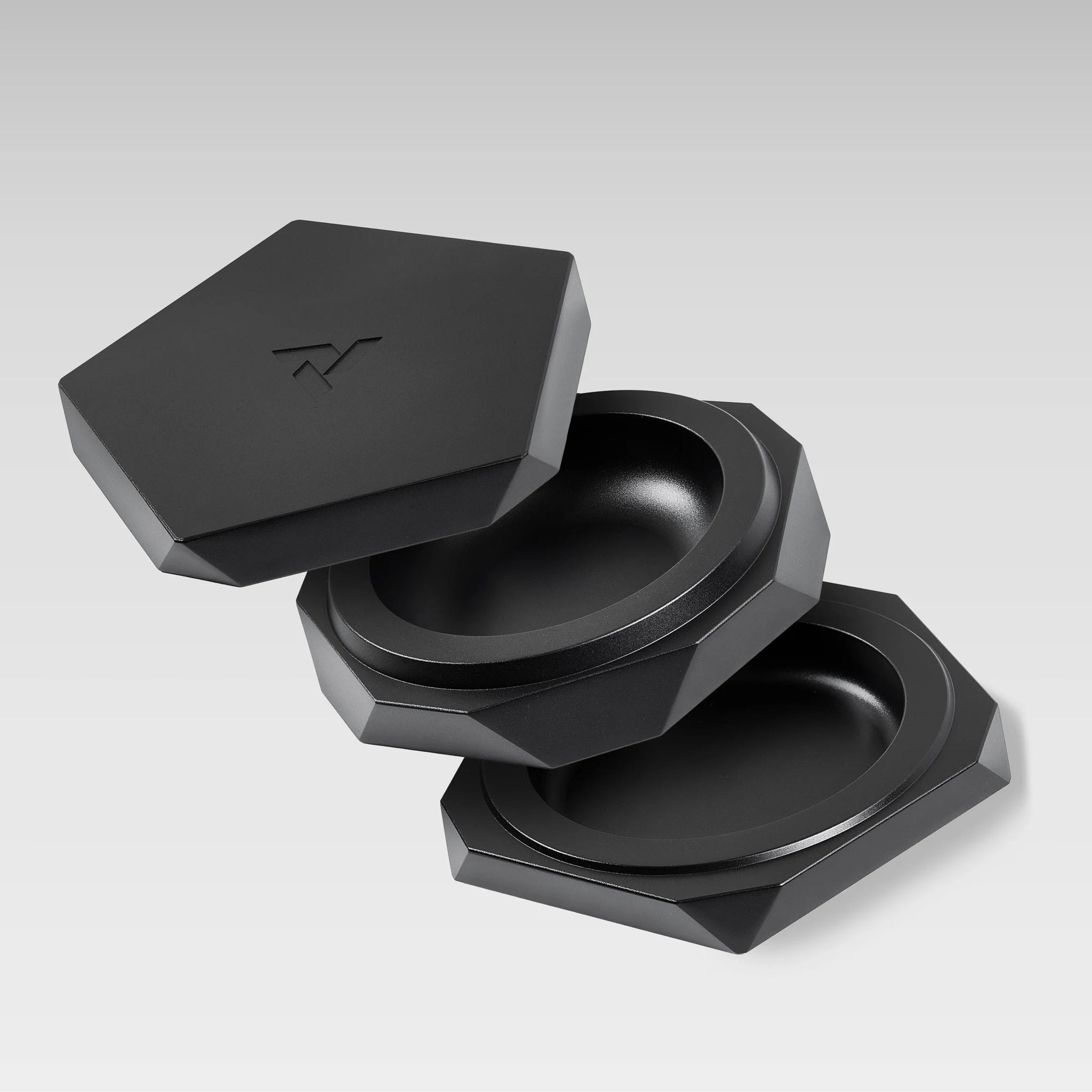 Vesta black magnetic vessel separated into three parts, showing the stacked compartments